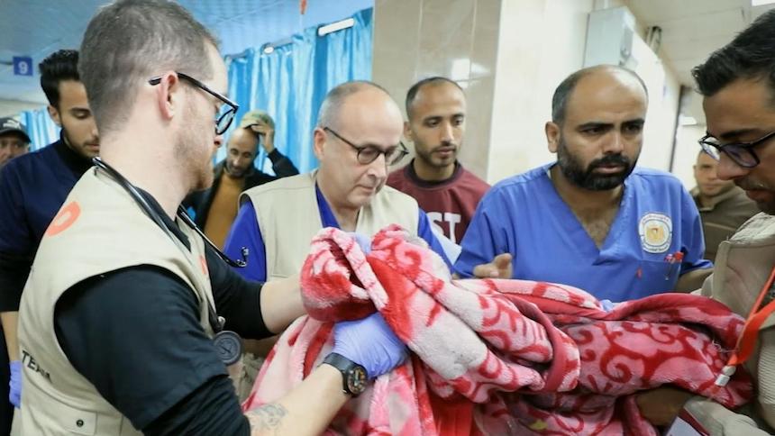 Sheffield 2026 Review: LIFE SUPPORT Follows Doctors Volunteering in Gaza